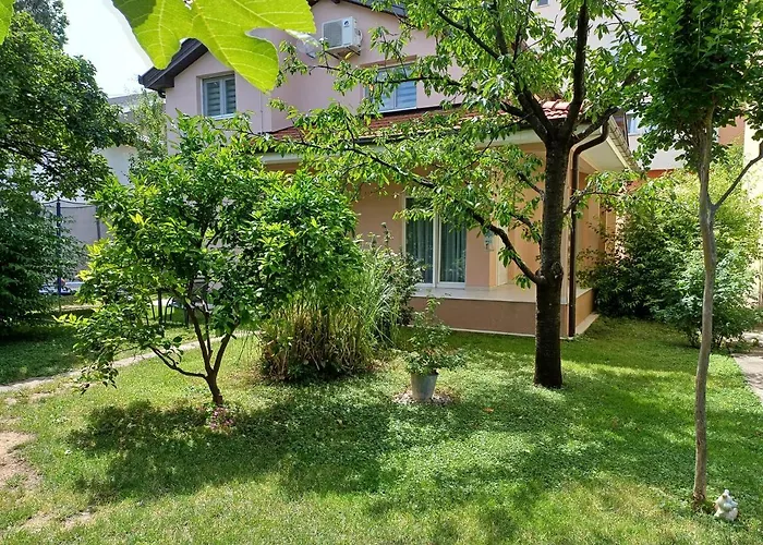 Villa Tamara With Garden And River - Free Private Parking - Garage
