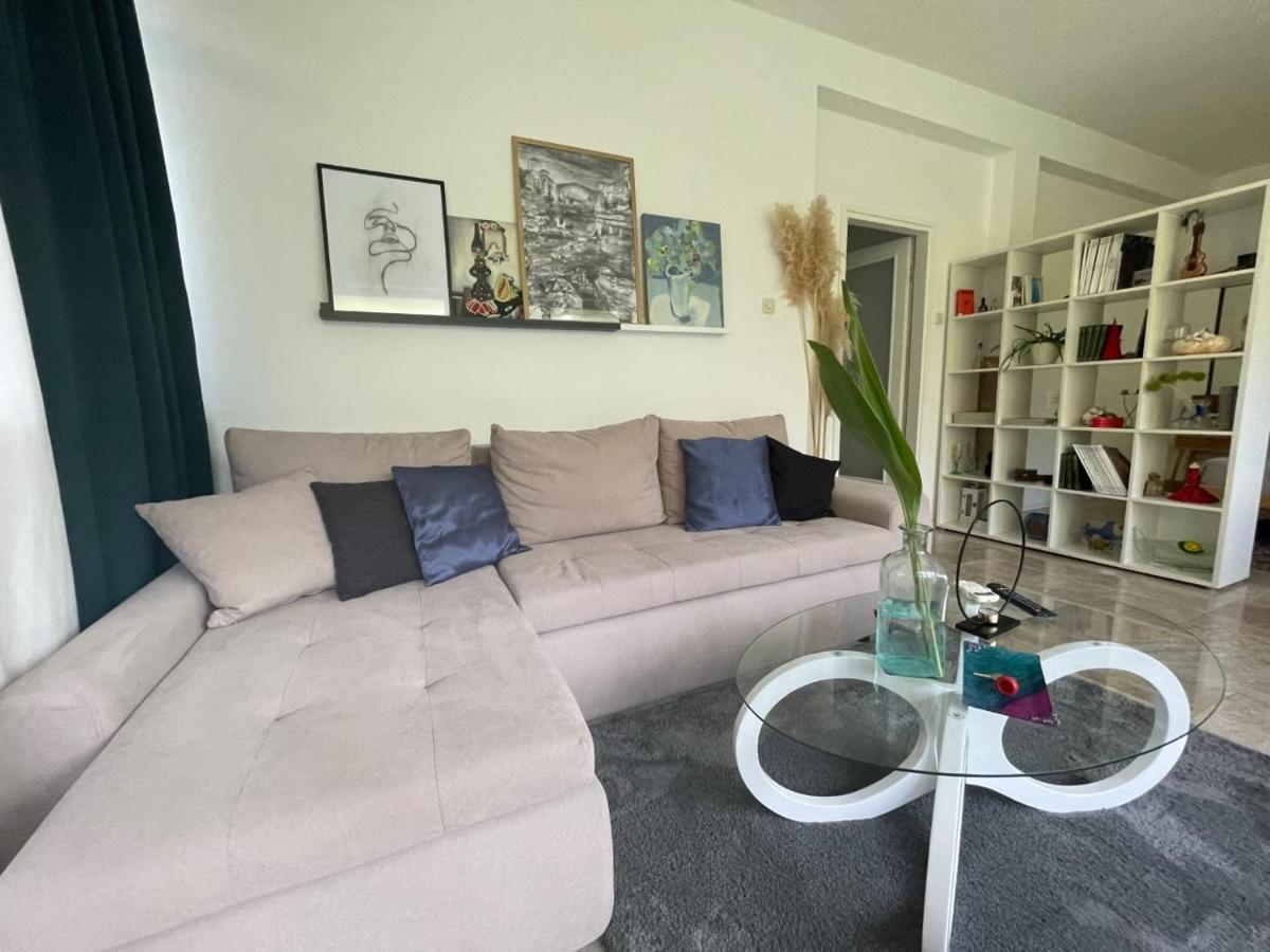 Apartment Tamara With Garden And River View - Free Private Parking - Garage *