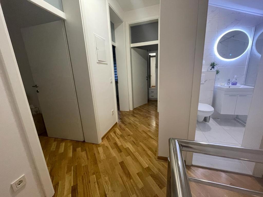 Tamara With Garden And River View - Free Private Parking - Garage