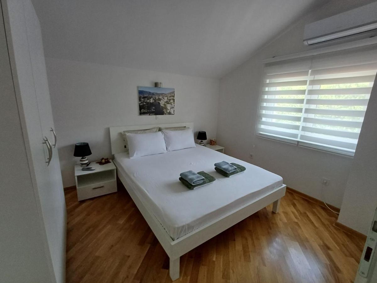 Apartment Tamara With Garden And River View - Free Private Parking - Garage *