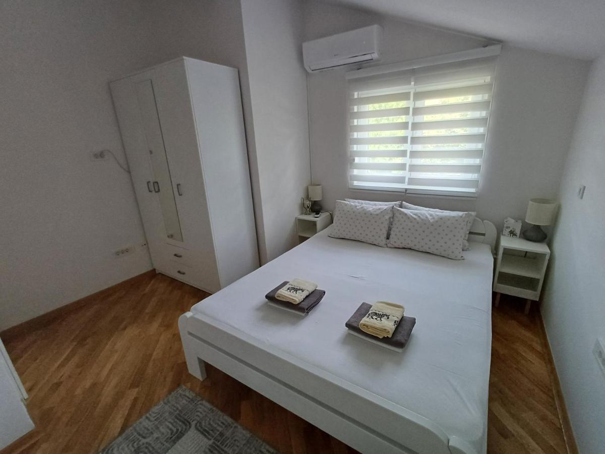 Tamara With Garden And River View - Free Private Parking - Garage *