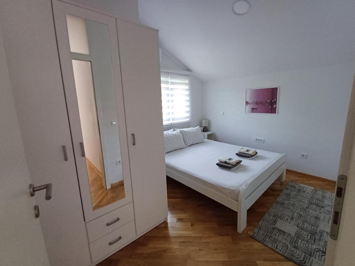 Apartment Tamara With Garden And River View - Free Private Parking - Garage Mostar