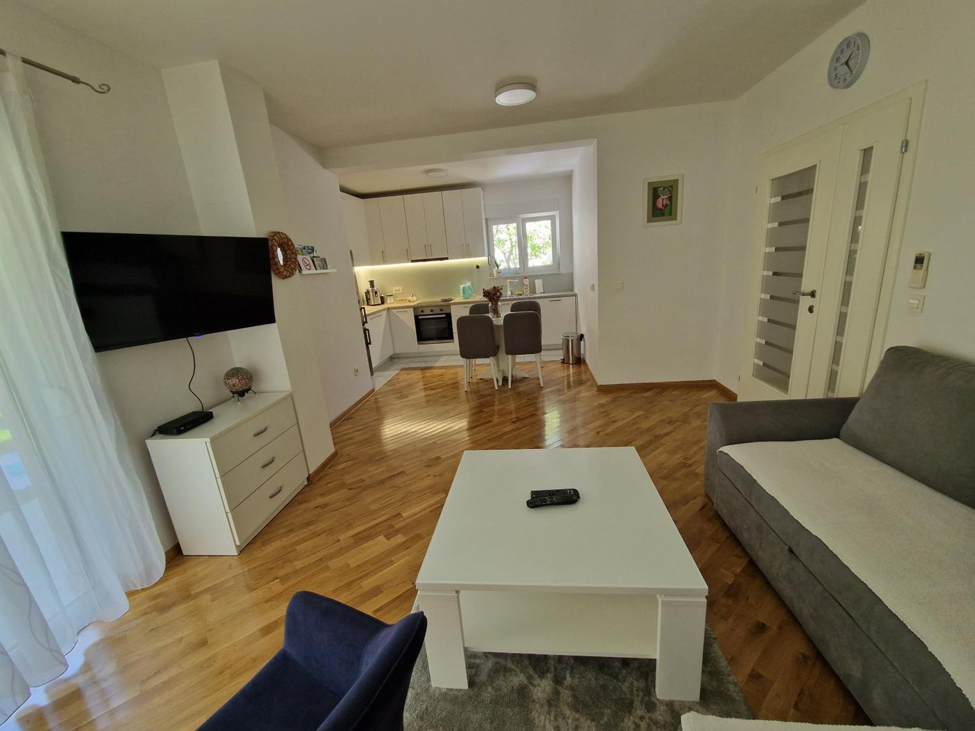 Apartment Tamara With Garden And River View - Free Private Parking - Garage