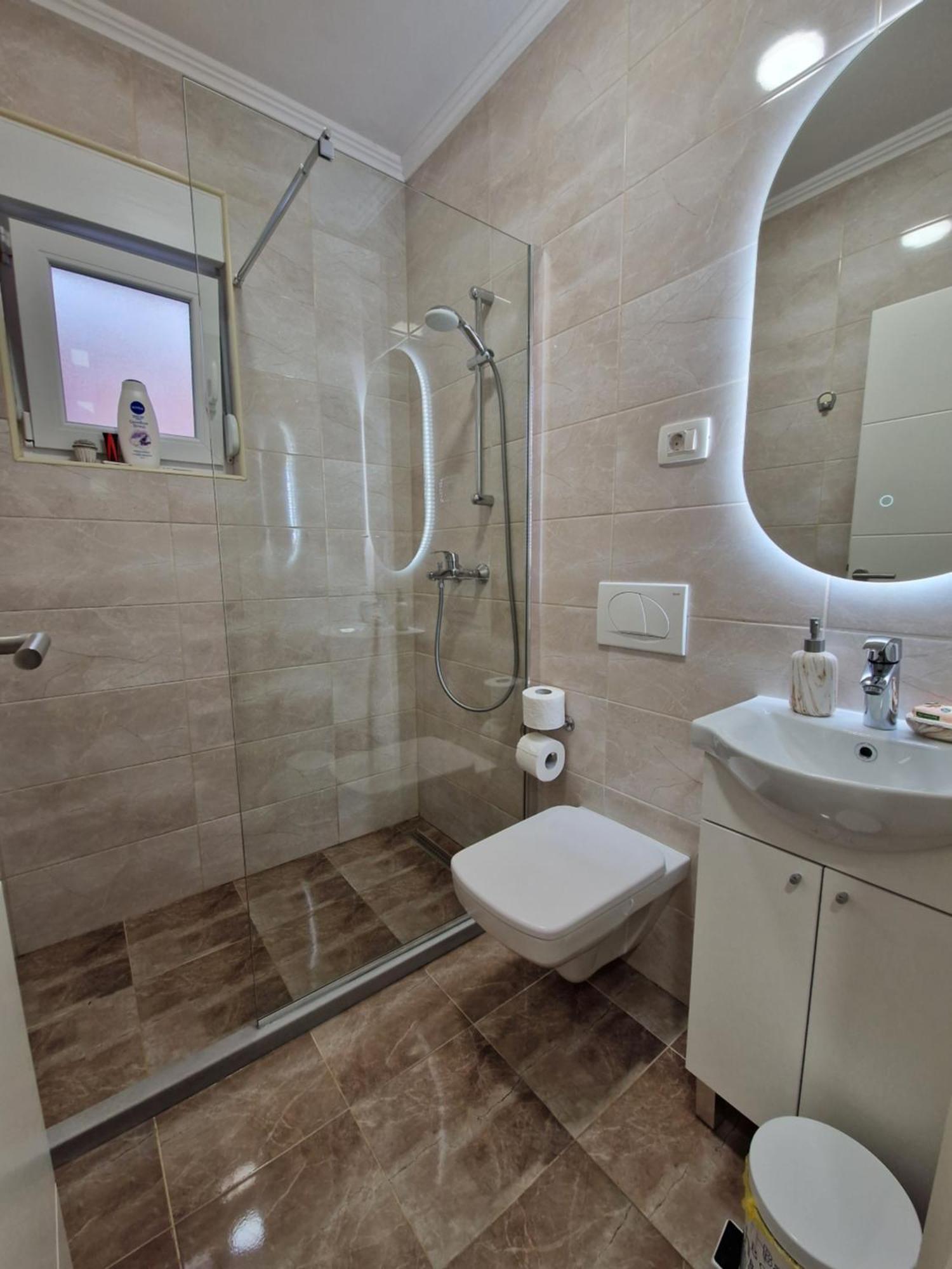 Tamara With Garden And River View - Free Private Parking - Garage