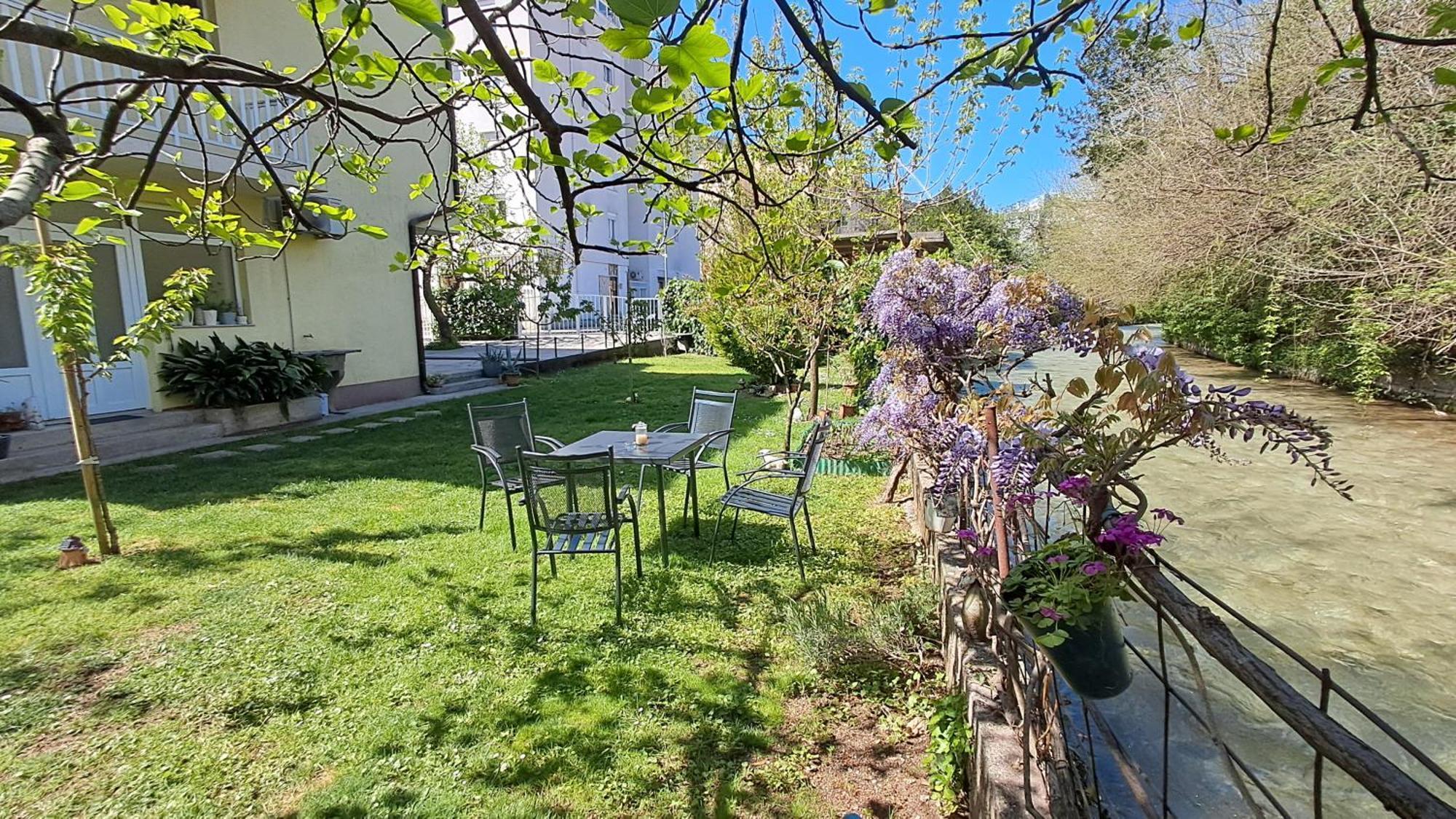 Apartment Tamara With Garden And River View - Free Private Parking - Garage
