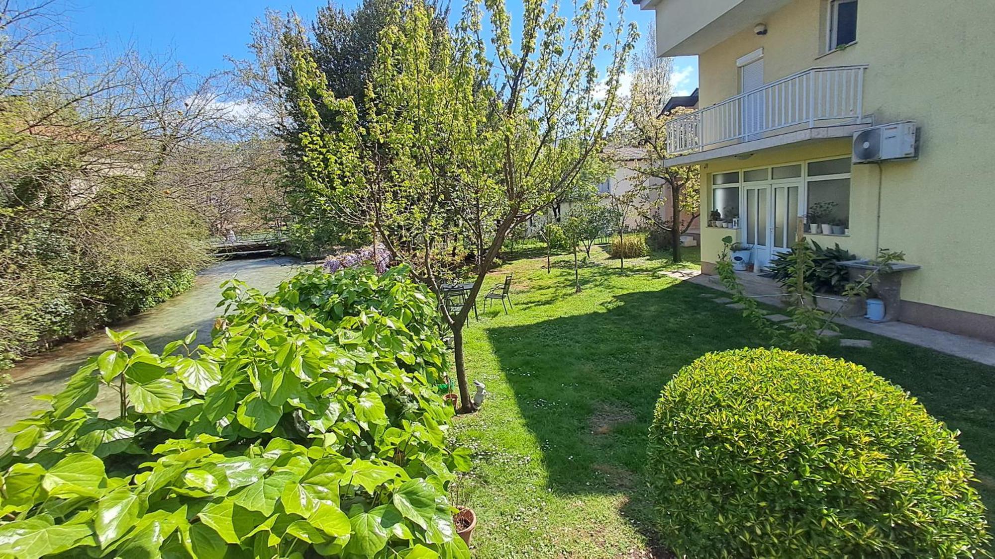 Tamara With Garden And River - Free Private Parking - Garage شقة *