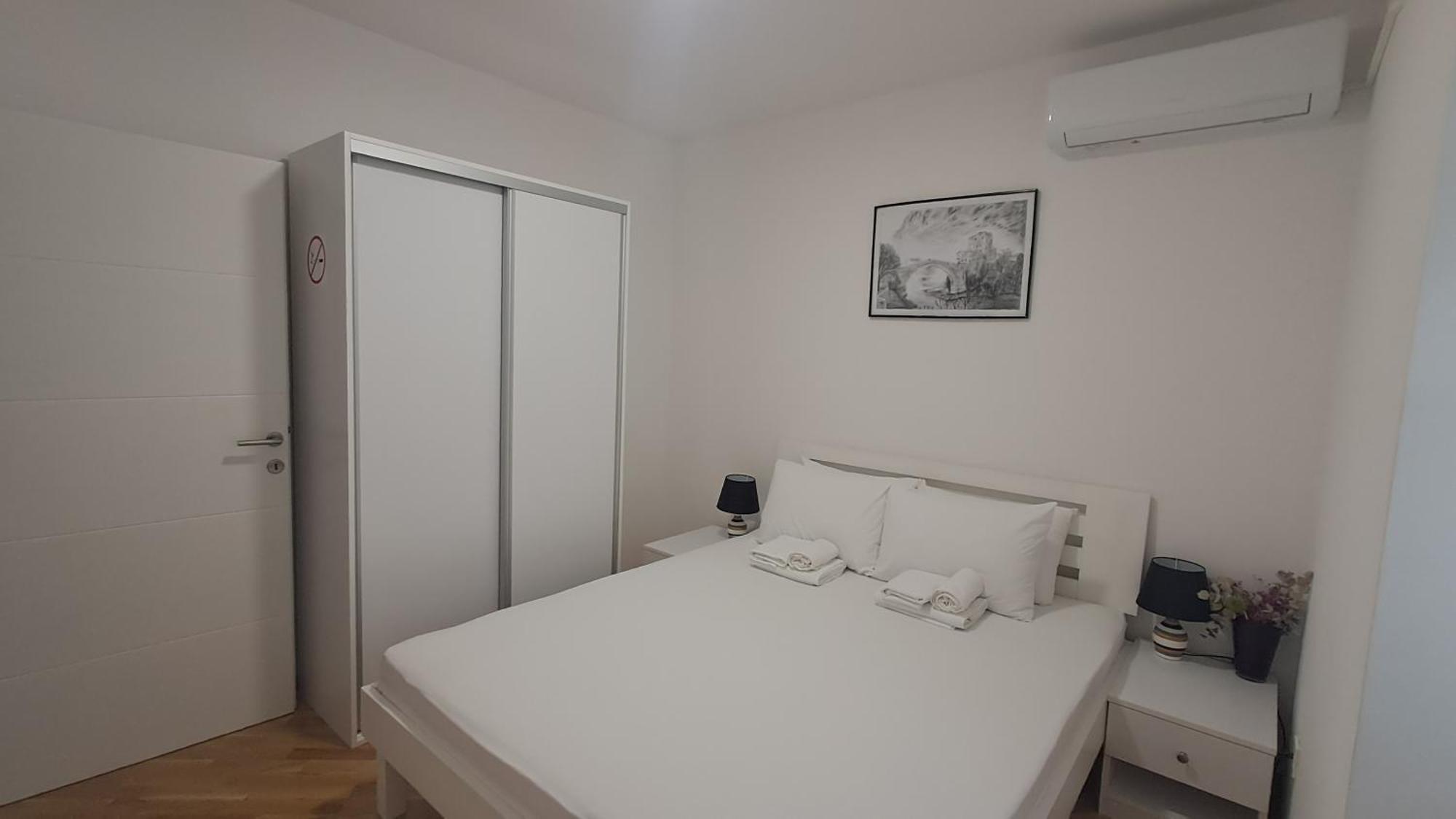 Tamara With Garden And River View - Free Private Parking - Garage